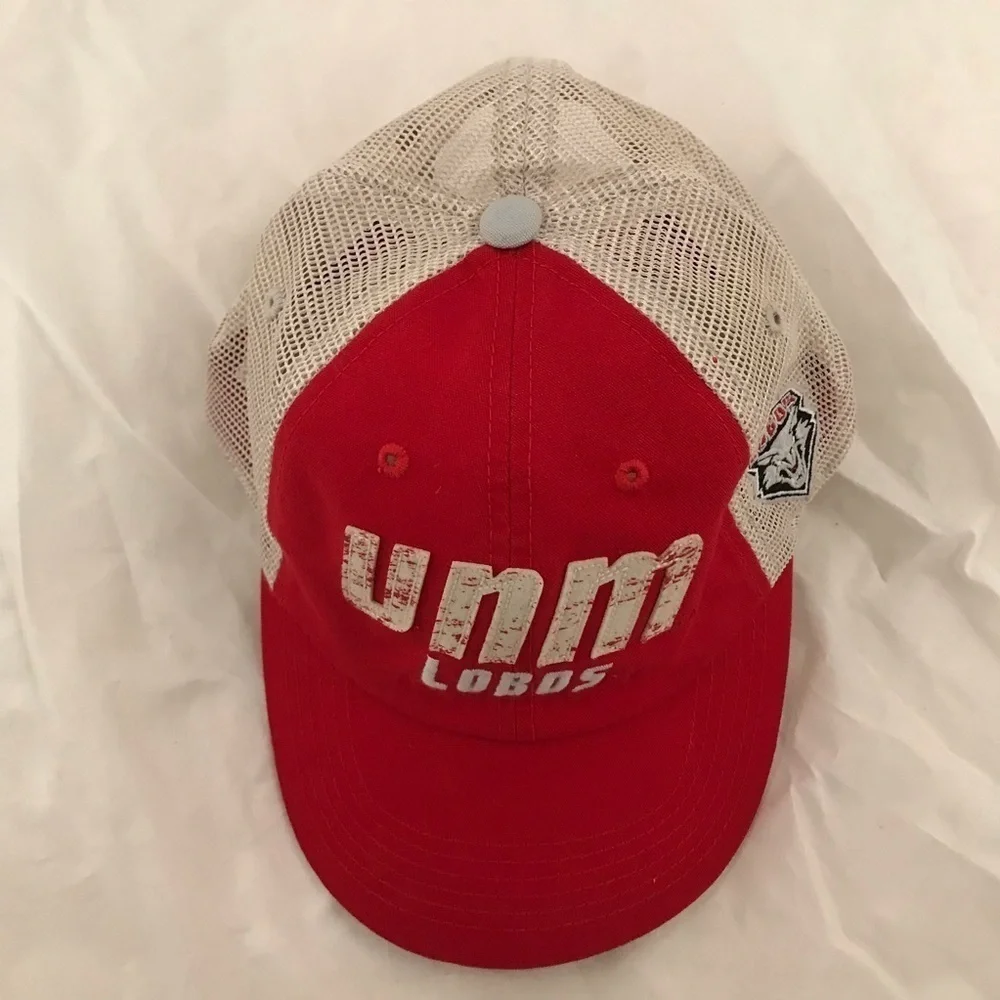 Captivating Headwear University of New Mexico Lobos SnapBack Trucker Hat